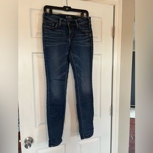 Silver Brand denim. Style is Aiko/ Joga. (Jean/yoga) Size 27/31.